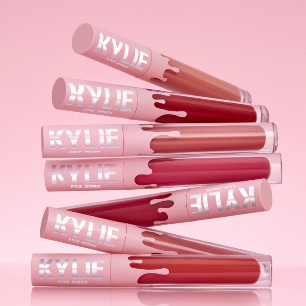 NIB KYLIE- KYLIE JENNER Matte Liquid Lipstick in #736 ‘ON BRAND Matte’
MSRP $21
